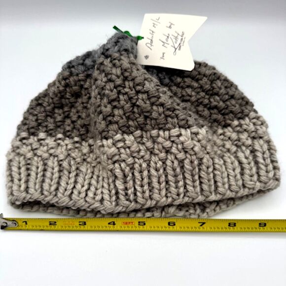 Women’s Gray Beanie Two-Tone Handmade Knit Winter Hat Soft Chunky Yarn One Size - Picture 8 of 9